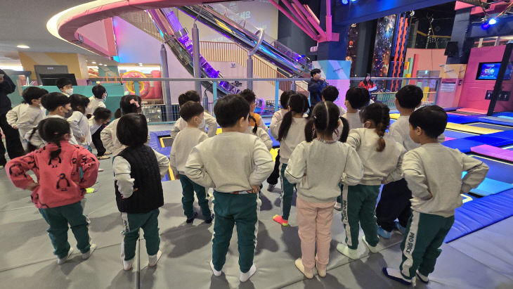 공주신월초_실내놀이터 체험 사진(1)