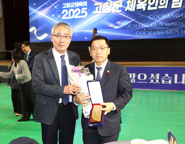 이경신 의원 감사패 수상 사진.A12I5211