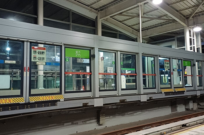 승강장 안전문 가동문 이탈방지 가이드 슈