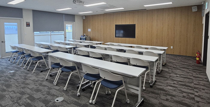 성남시 혁신지원센터 내 회의실 챌린지룸 모습