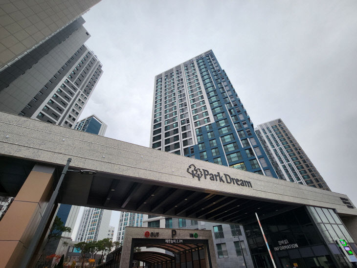 지 아파트 전경)