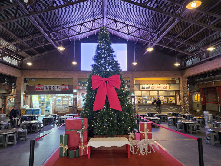 예산시장 트리 사진