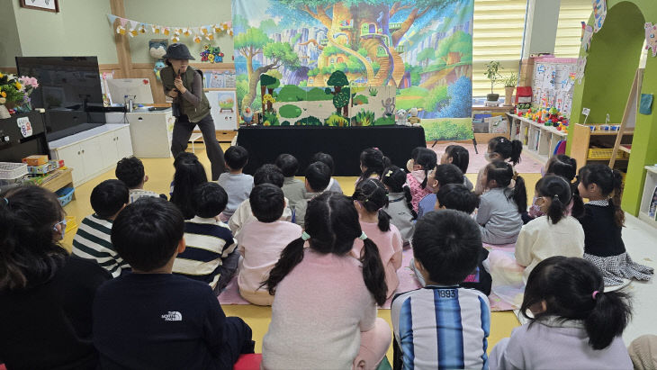 공주신월초병설유_인권 인형극 사진(1)