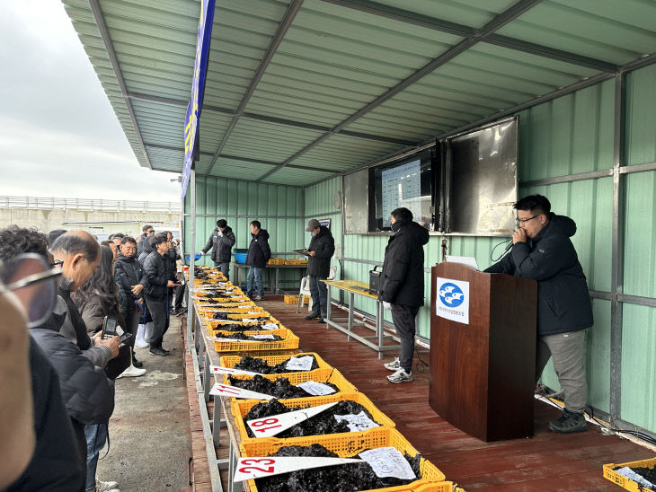 서천서부수협 마량위판장에서 열린 물김 초매식