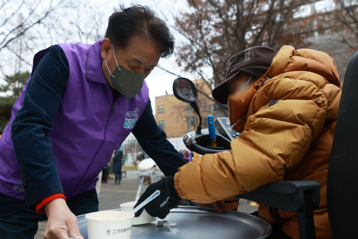 일하는 밥퍼 순두부 나눔 행사(상당공원)