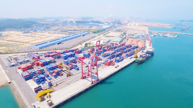 서산 대산항 컨테이너 전경