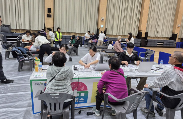 1.농촌 왕진버스 현장 진료 모습