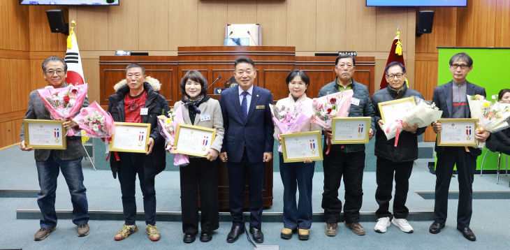 251212 부안군의회, 연말 의정발전 유공자 표창