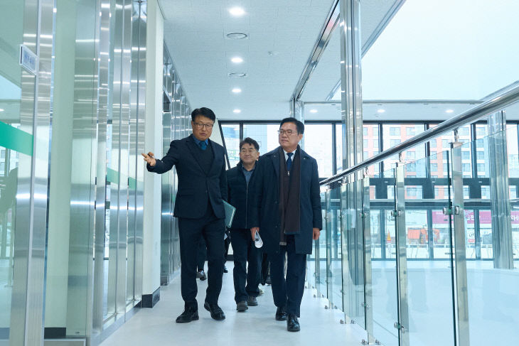 공공시설과(대규모 건설 준공현장 방문-업사이클센터) (1)