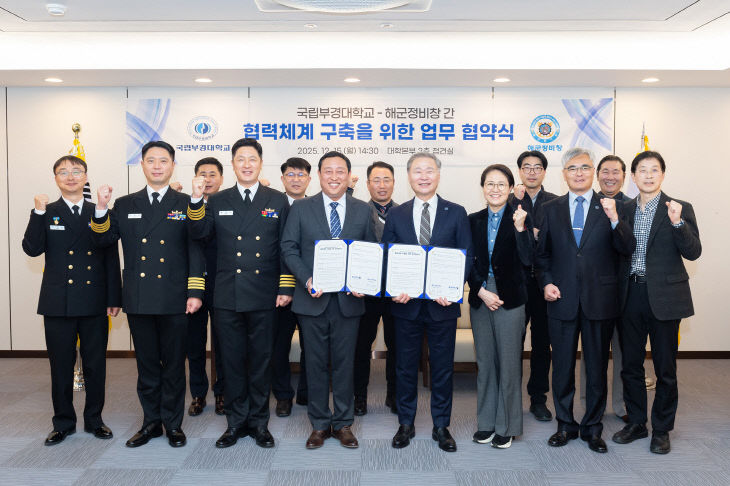 배상훈 총장(오른쪽)과 정있다.