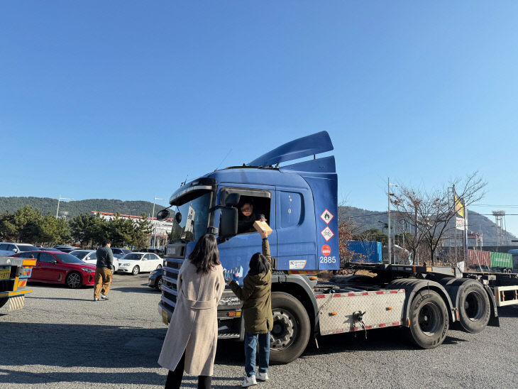 [251216 보도사진]고 있다