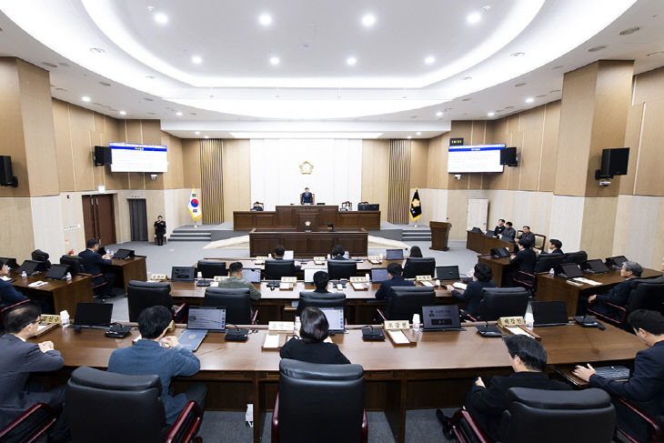 01 2025-12-15 제264회 임시회 제2차 본회의 전경