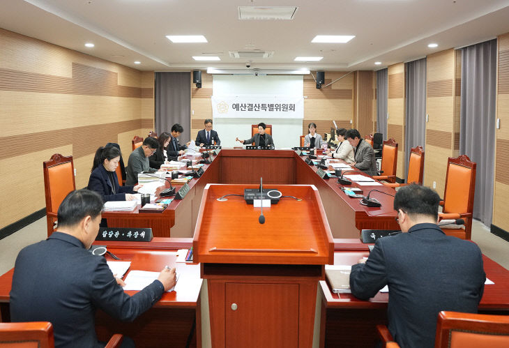 사진1_아산시의회 예결위, 2026년도 예산안 심사 의결