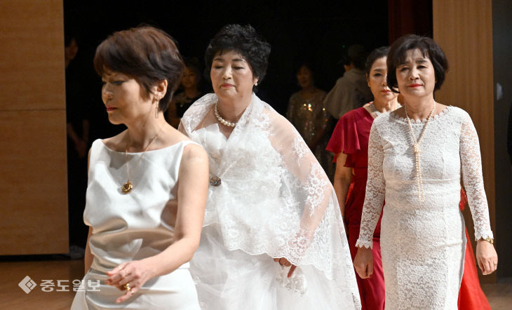 20251217-시니어모델 패션쇼2