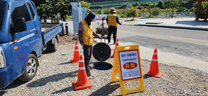 지하시설물(상하수도) 전산화 사업 측량 모습