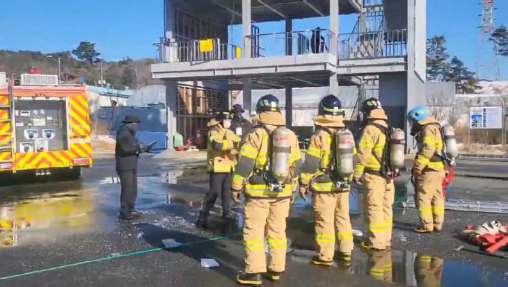 화재대응 전술훈련 평가에 참여한 서천소방서 대원들