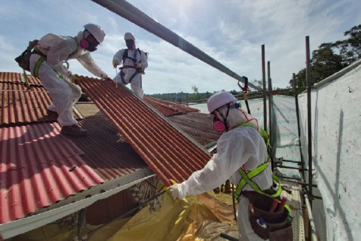 석면 슬레이트 지붕 철거 모습