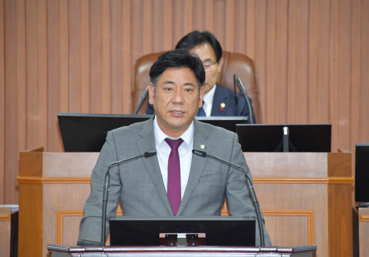 5분 자유발언하는 논산시의회 이태모 의원