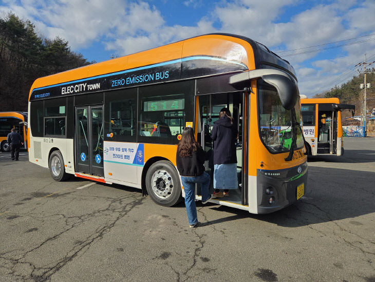 3.저상형 전기버스 운행 모습