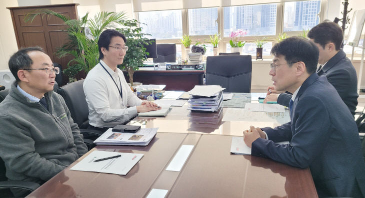 박동일_산업정책실장_우측_김정기_권한대행)