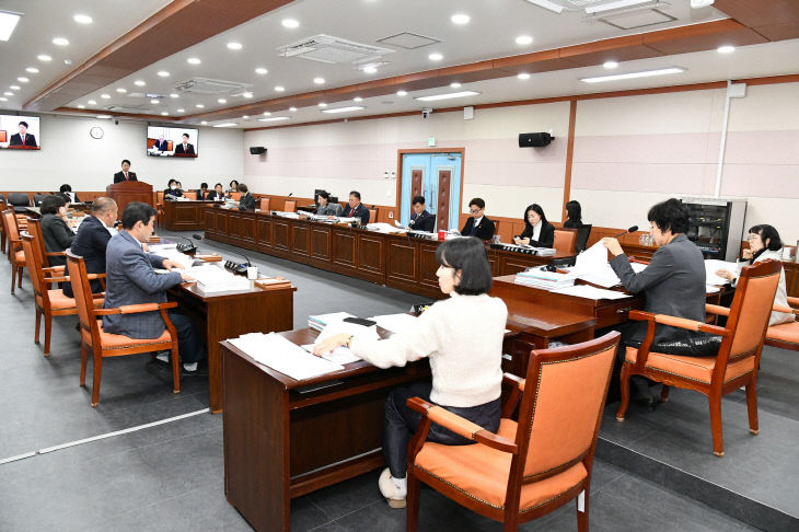 김해시의회, 의원연구단체 심의위원회 개최