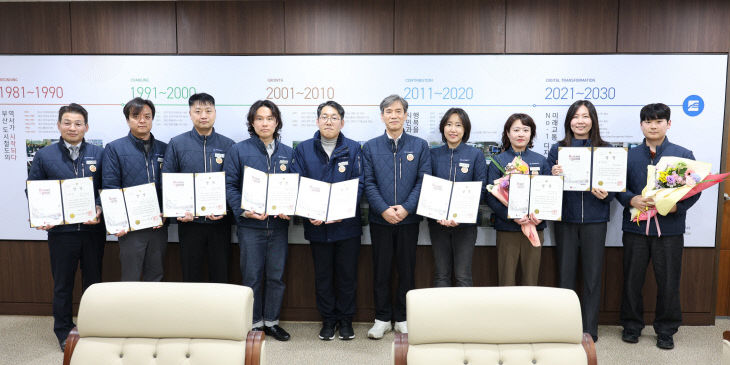 22일 이병진 사장(왼쪽에서 여섯 번째고 있다