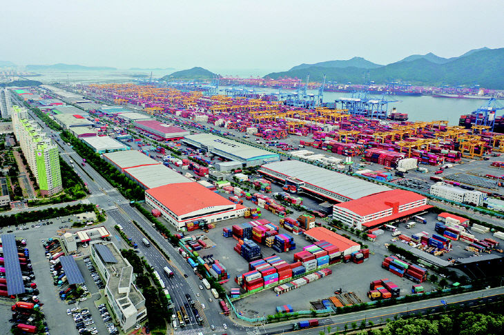 사진(신항 배후단지 전경)