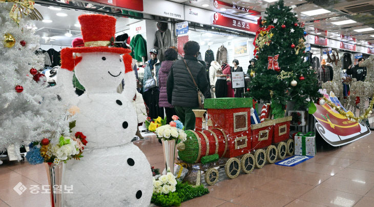 20251223-크리스마스 분위기 고조1