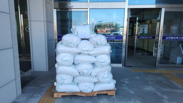 5.이름 없는 기부 천사의 쌀 기탁(2) (1)