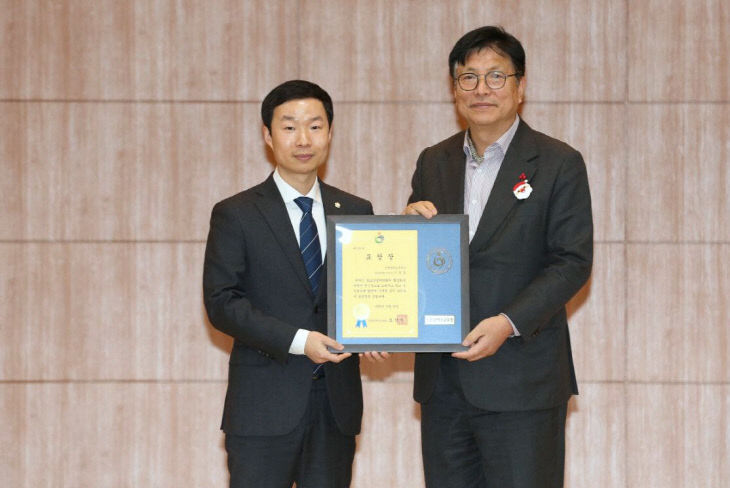 별첨_학교 정책 유공자 표창 받은 이영철 의원