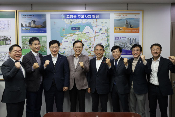 251224_[윤준병의원실]_김윤덕_장관_면담_사진