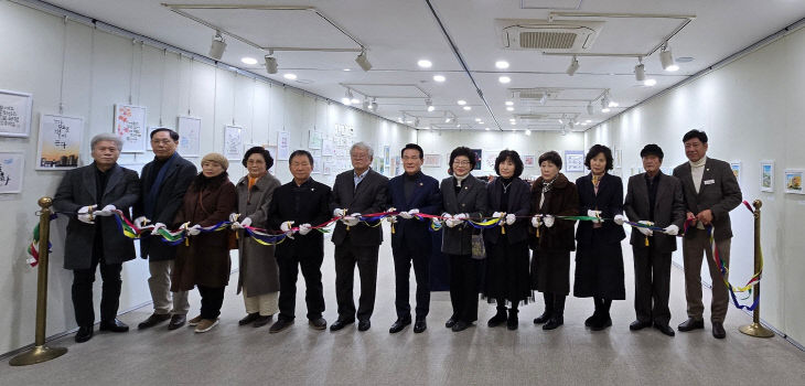 전시 개막 커팅