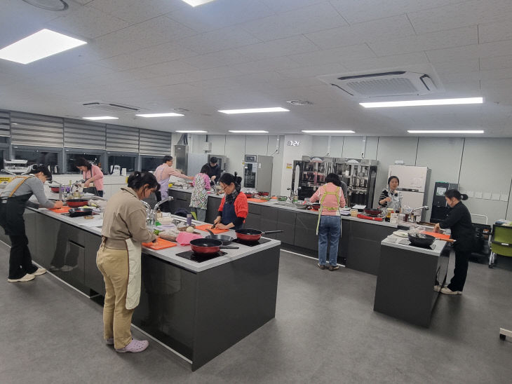 공유평생학습관 프로그램 사진(한식 조리)