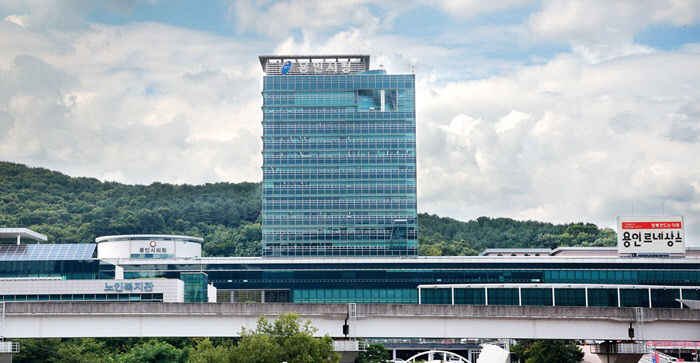 1. 용인특례시 청사 전경