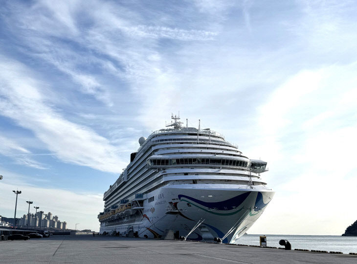 [260102 보도사진] 부산항 영도 크호