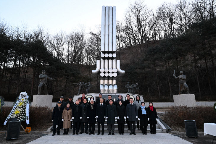 2.복지정책과(의정부시, 2026년 병오년 신년 현충탑 참배 실시)