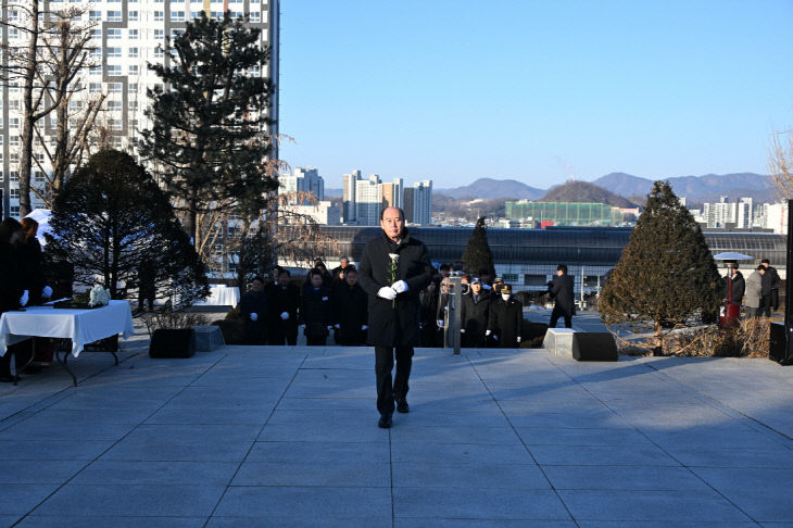 3. 동두천시, 2026년 병오년 새해맞이 현충탑 참배