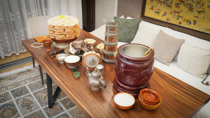 7. 몽골의 차간사르 가족과 전통을 잇는 '하얀 달' 축제