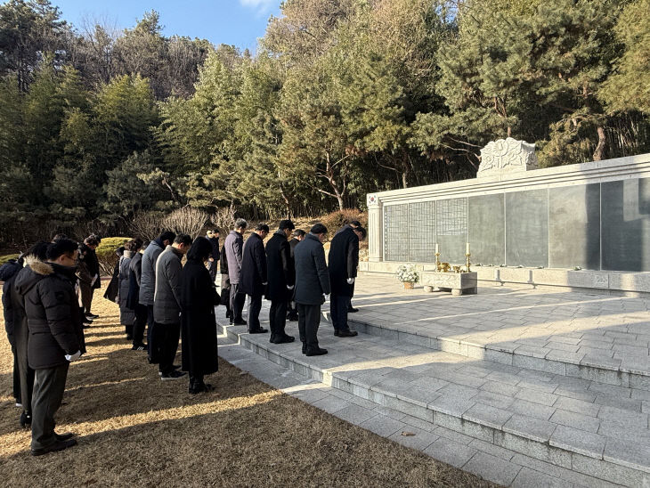 1. 천안교육지원청. 2026년 병오년 신년 참배 (1)