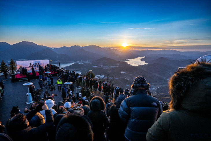 2026년 해맞이 행사 제천시 비봉산 정상에서