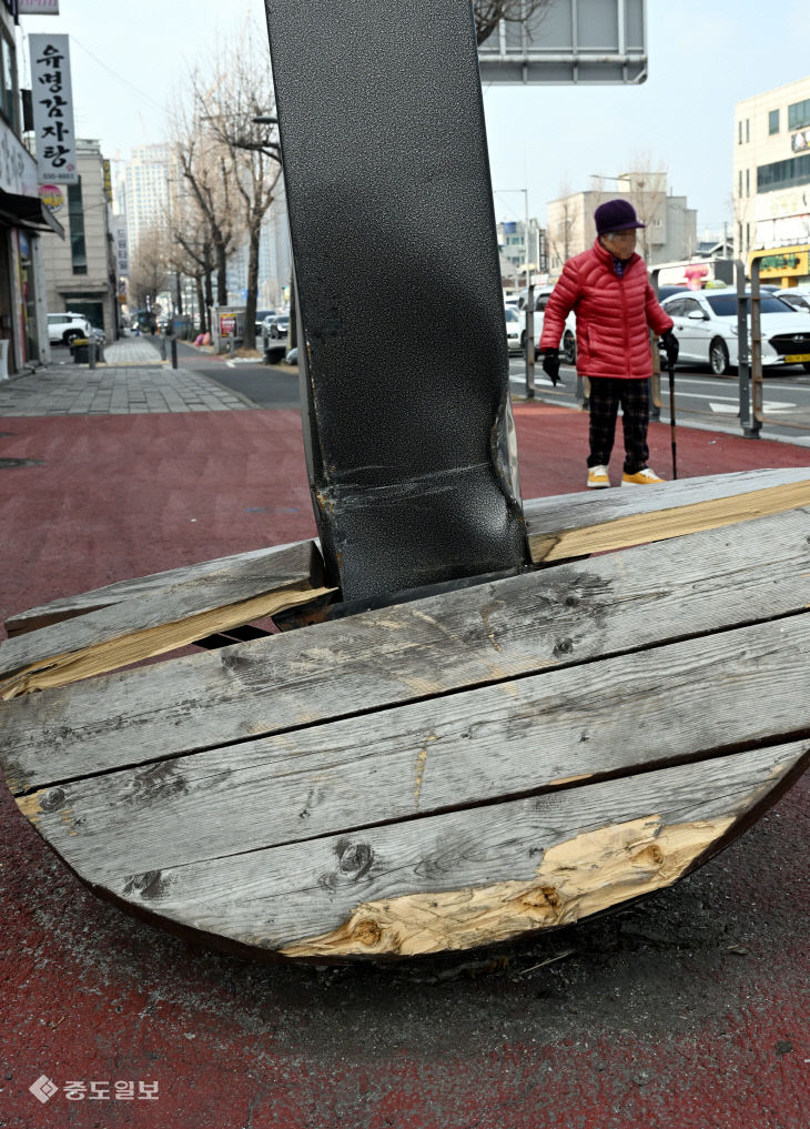 20260104-그늘막 쉼터 방치1