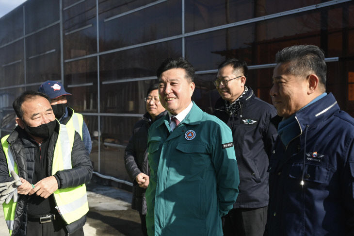 최재구 예산군수 거점소독시설 방문 모습 (1)