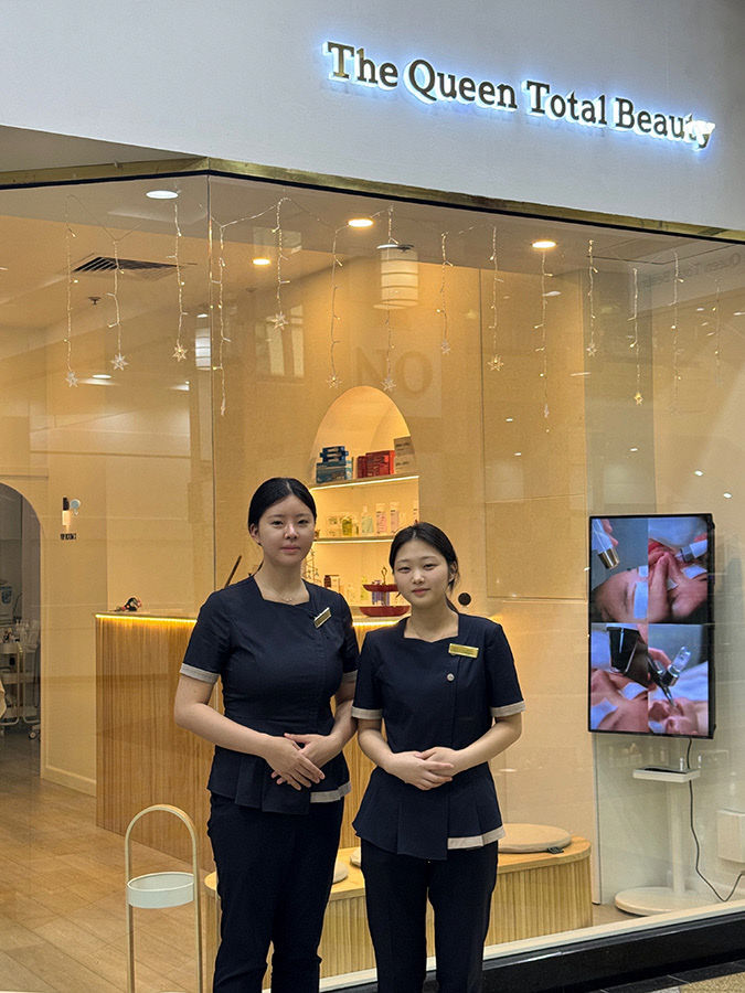 김다정 졸업생(왼쪽), 4학년 이승은 학생(오른쪽).