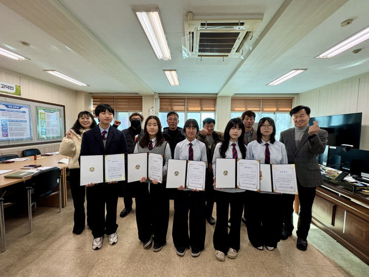 예산 고덕중 학교·후배사랑 학교운영위원회 장학금 전달1