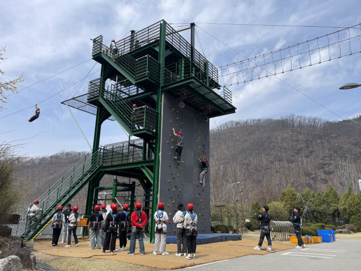 수련활동(짚라인 및 인공암벽)