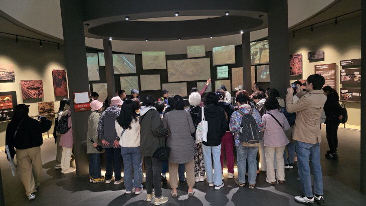 대성동고분박물관 상설전시관 관람사진