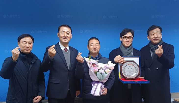 1. 2025년 최고의 친절왕 버스킹은 누구1