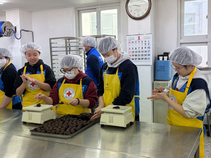 [회전]사본 -예성여고, 사랑의 빵 만들기 봉사활동 (1)