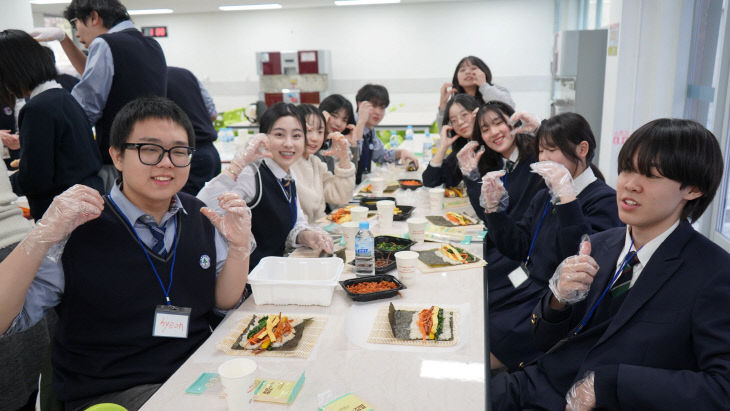 일본 주오대 스기나미고 수학여행단의 K-푸드체험