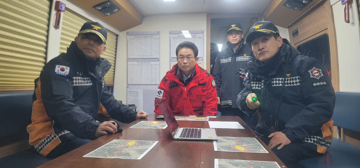 이철우_도지사__의성_산불_현장서_지휘 (1)